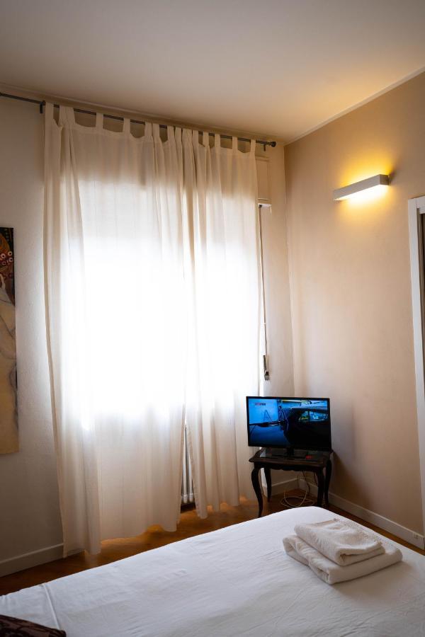 V12 Apartments - Alfieri 2A نوفارا المظهر الخارجي الصورة